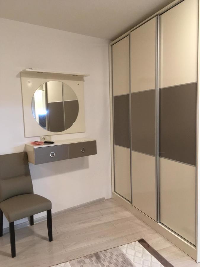 Park Place Apartment *